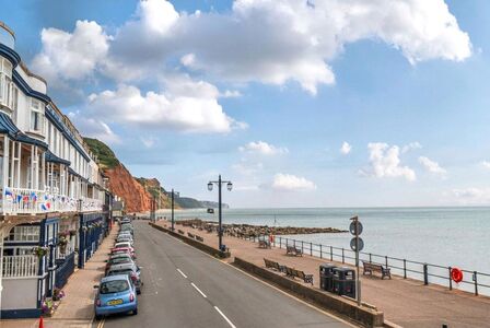 Kings Lane, 4 bedroom Flat for sale, &pound;595,000