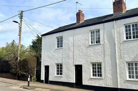 2 bedroom Mid Terrace House for sale