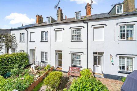 4 bedroom Mid Terrace House for sale