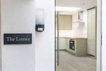 Chapel Street, 1 bedroom Flat to rent, &pound;775 pcm