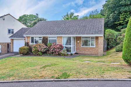Hacker Close, 2 bedroom Detached Bungalow for sale, £375,000