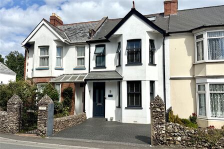 3 bedroom Mid Terrace House for sale