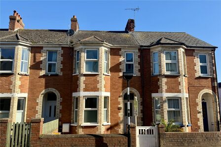 4 bedroom Mid Terrace House for sale