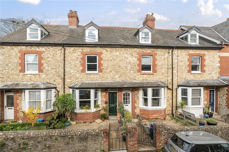 3 bedroom Mid Terrace House for sale