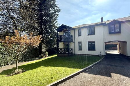 The Laurels, 3 bedroom  Flat for sale, £295,000