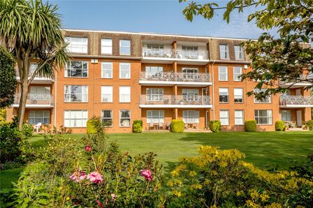 The Redlands, 2 bedroom  Flat for sale, £475,000