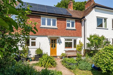 3 bedroom Mid Terrace House for sale