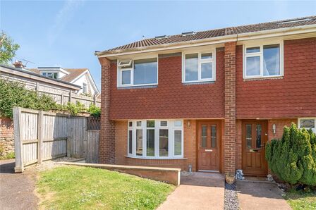 2 bedroom Mid Terrace House for sale
