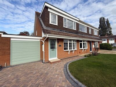 Fleming Avenue, 3 bedroom Semi Detached House to rent, £1,600 pcm