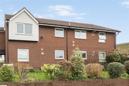 Moor View Close, 2 bedroom Flat for sale, &pound;165,000