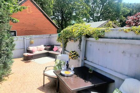 2 bedroom Mid Terrace House for sale