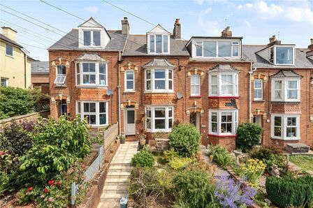 3 bedroom Mid Terrace House for sale