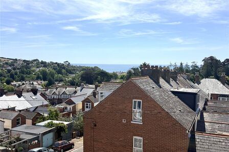 3 bedroom Mid Terrace House for sale