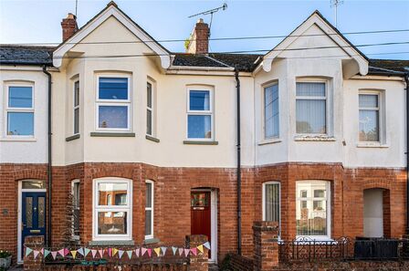 3 bedroom Mid Terrace House for sale