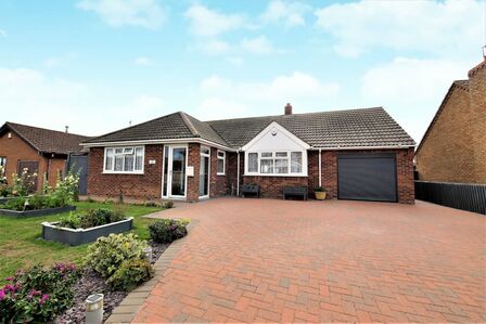 Walkington Way, 2 bedroom Detached Bungalow for sale, £320,000