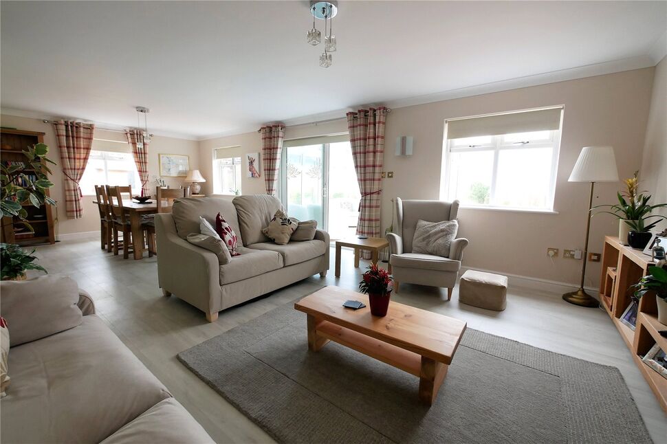 Lounge / Dining Room