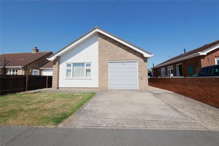 Marine Avenue, 2 bedroom Detached Bungalow for sale, £240,000