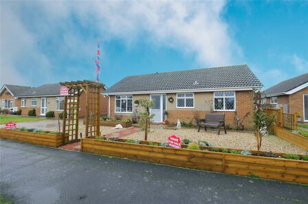 Hillside Avenue, 2 bedroom Detached Bungalow for sale, &pound;259,000