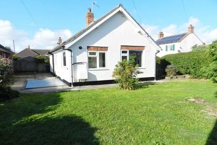 Farm Close, 2 bedroom Detached Bungalow for sale, &pound;190,000