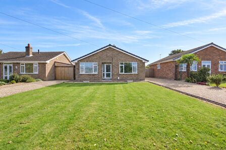 South Road, 3 bedroom Detached Bungalow for sale, &pound;250,000