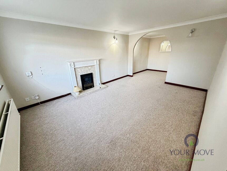 Lounge / Dining Area