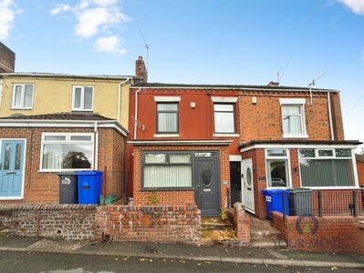 2 bedroom Mid Terrace House for sale