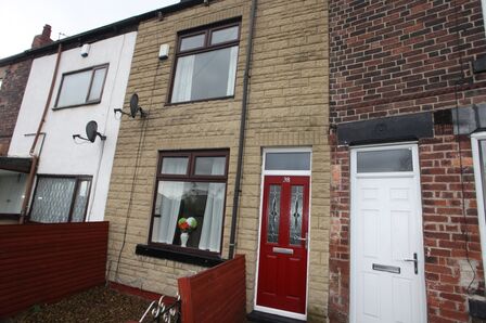 3 bedroom Mid Terrace House to rent