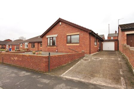 Badsworth Close, 3 bedroom Detached Bungalow to rent, £850 pcm