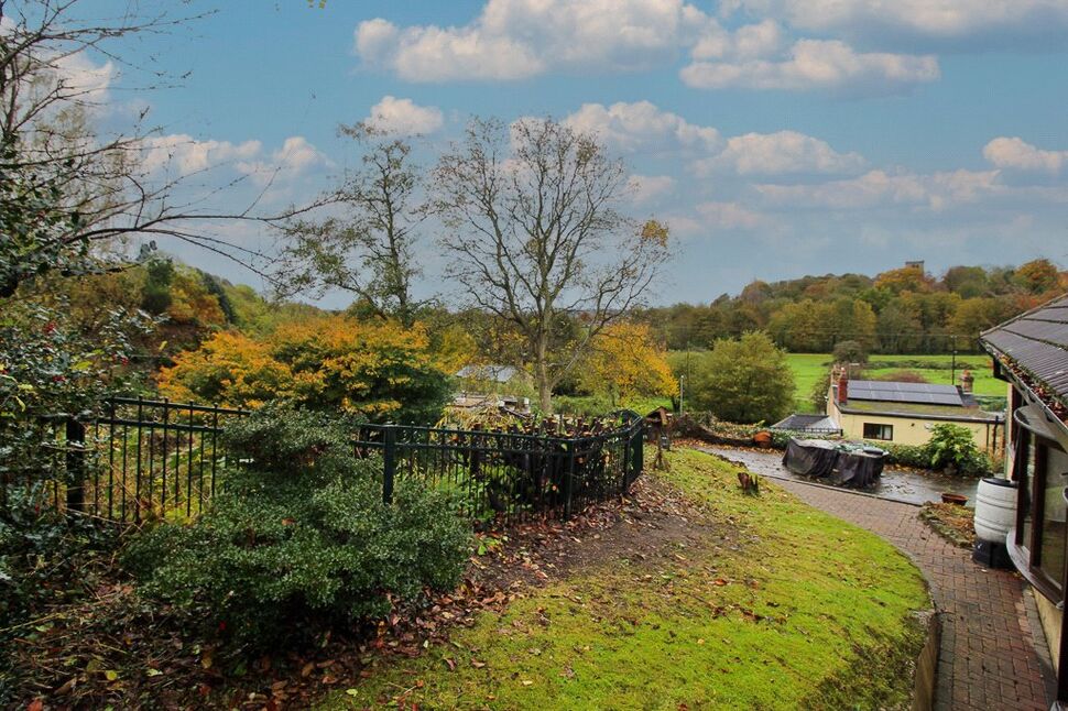 4 bedroom Detached House for sale, Cliff Road, Darfield, S73 £295,000