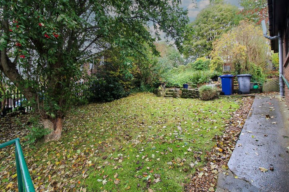 4 bedroom Detached House for sale, Cliff Road, Darfield, S73 £295,000