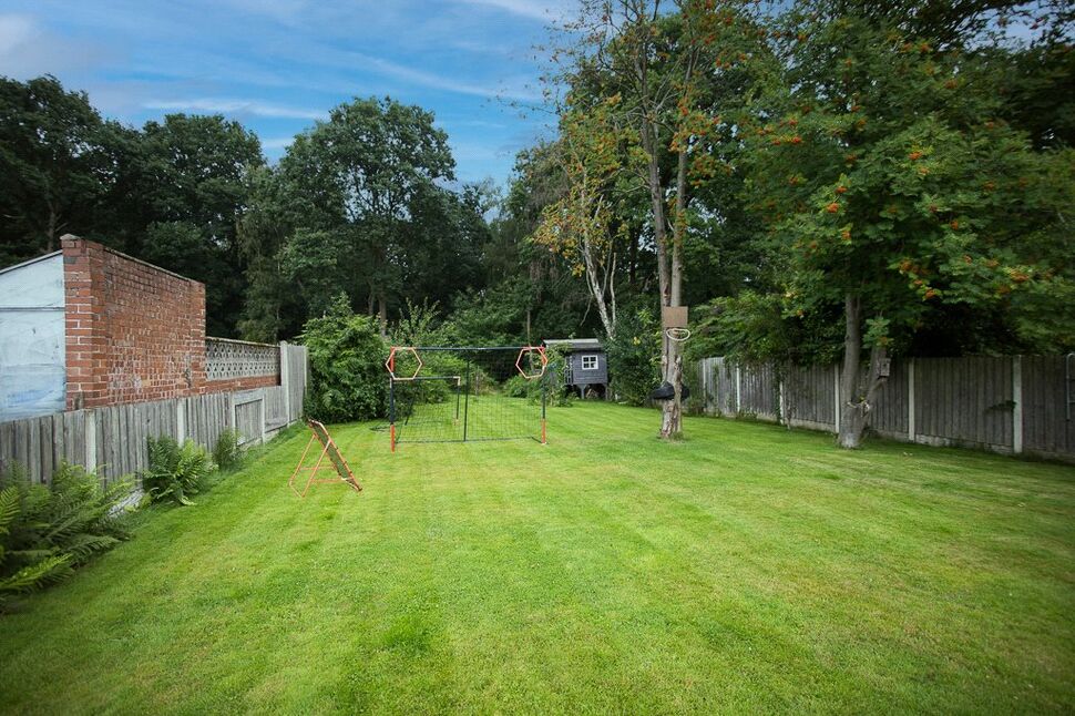 4 bedroom Detached House for sale, Wood Walk, Wombwell, S73 £470,000