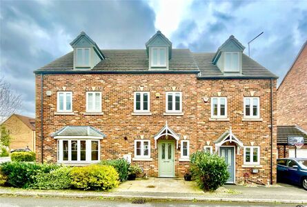 3 bedroom Mid Terrace House for sale