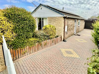 Moorbank View, 2 bedroom Detached Bungalow for sale, £205,000