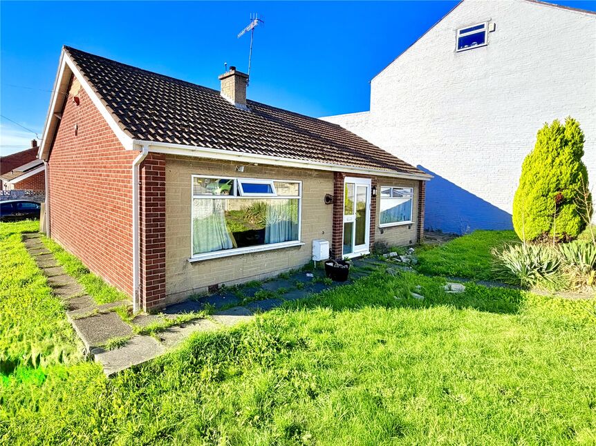 Main image of 2 bedroom Detached Bungalow for sale, Cemetery Road, Hemingfield, Barnsley, S73