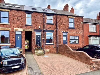 2 bedroom Mid Terrace House for sale
