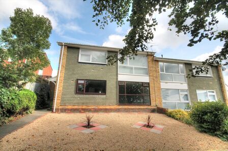 Hillhead Parkway, 2 bedroom Flat to rent, &pound;725 pcm