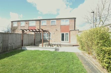 Fordmoss Walk, 3 bedroom Semi Detached House to rent, £895 pcm