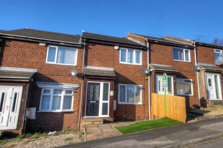 St. Georges Terrace Bells Close, 2 bedroom Mid Terrace House to rent, &pound;750 pcm
