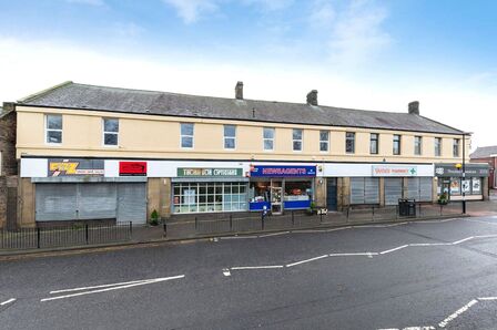 2 bedroom Mid Terrace Flat to rent