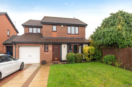 Canonsfield Close, 4 bedroom Detached House for sale, £329,950