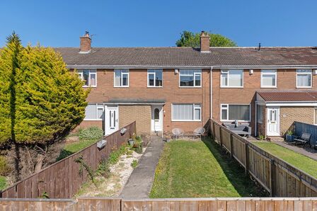 3 bedroom Mid Terrace House for sale