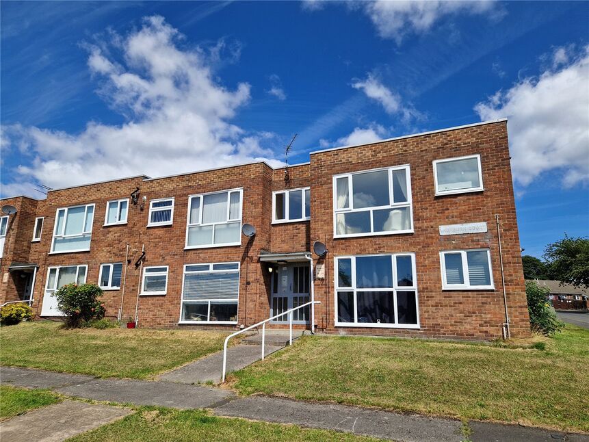 2 bedroom Semi Detached Flat for sale