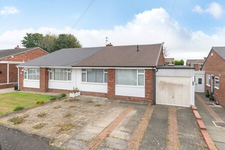 Dunstable Place, 3 bedroom Semi Detached Bungalow for sale, £185,000
