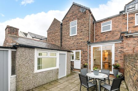 3 bedroom Mid Terrace House for sale