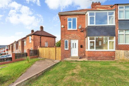 Hillside Avenue, 3 bedroom Semi Detached House to rent, £1,200 pcm