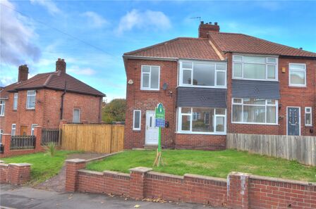 Hillside Avenue, 3 bedroom Semi Detached House to rent, £1,200 pcm