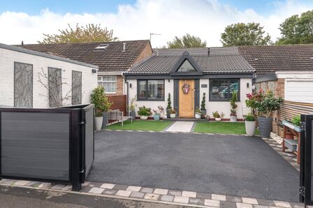 3 bedroom Mid Terrace Bungalow for sale