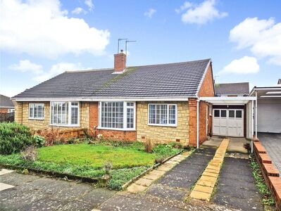 Brookfield Crescent, 2 bedroom Semi Detached Bungalow for sale, £215,000