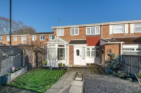 3 bedroom Mid Terrace House for sale