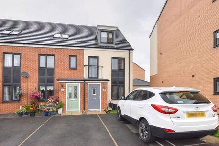 3 bedroom End Terrace House to rent